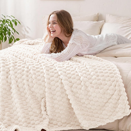 Exclusivo Mezcla Large 3D Fleece Throw Blanket for Couch, Ivory