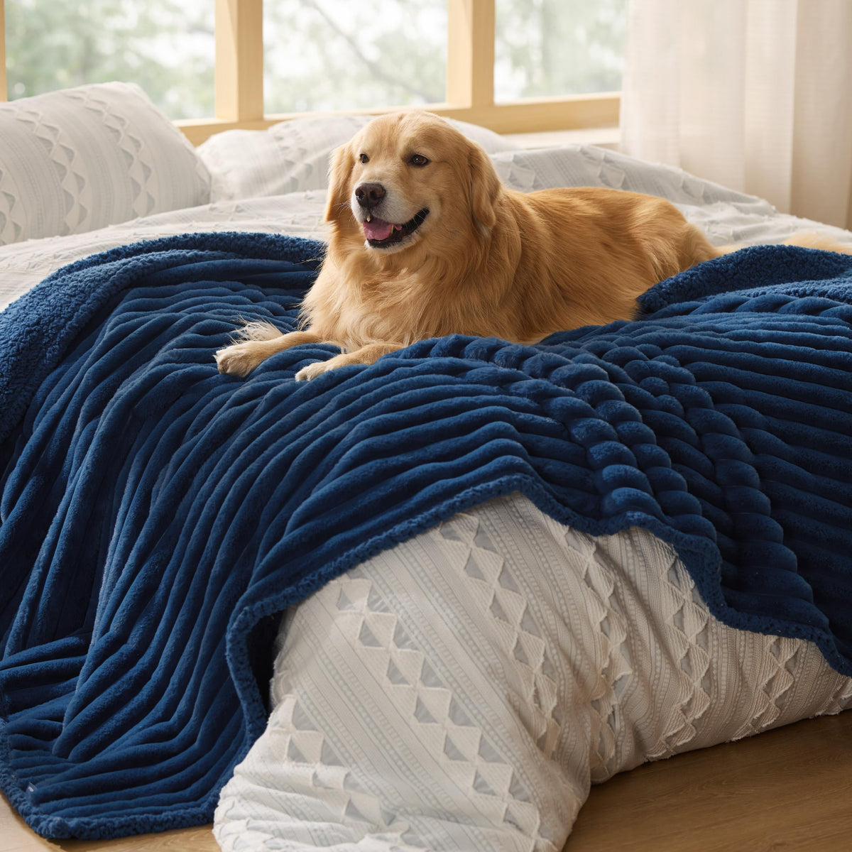Bedsure ComfyFleece® Waterproof Dog Blankets for Large Dogs,50x60