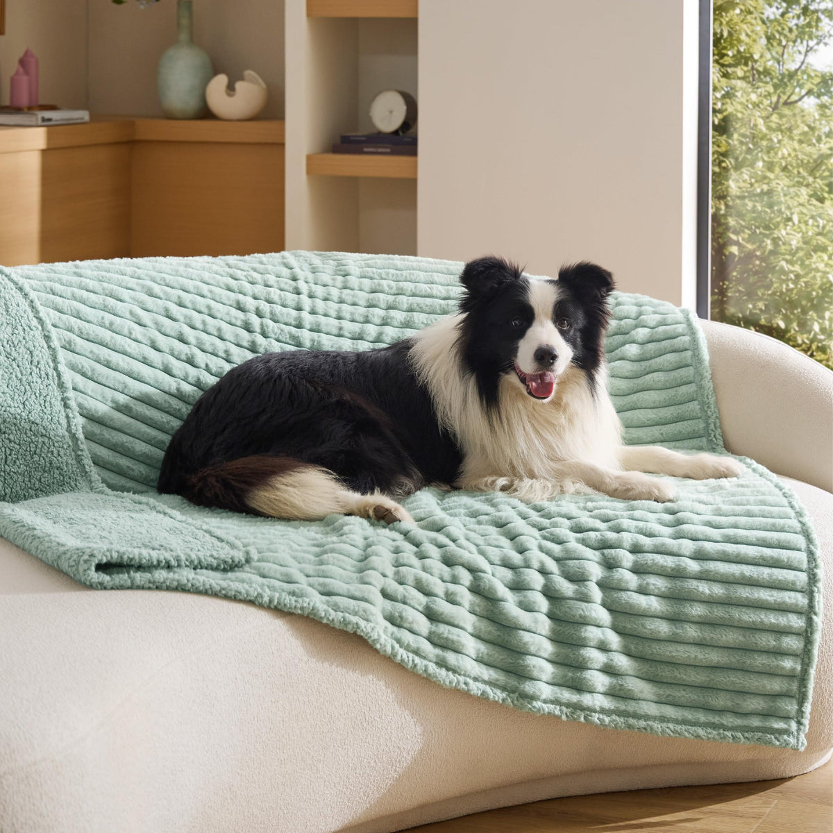 Bedsure ComfyFleece® Waterproof Dog Blankets for Large Dogs,50x60
