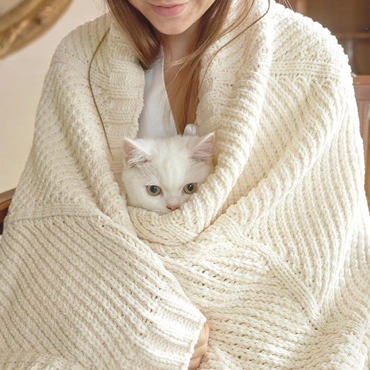 Amélie Home Chenille Knit Throw Blanket for Couch, Cream, 50"x60"