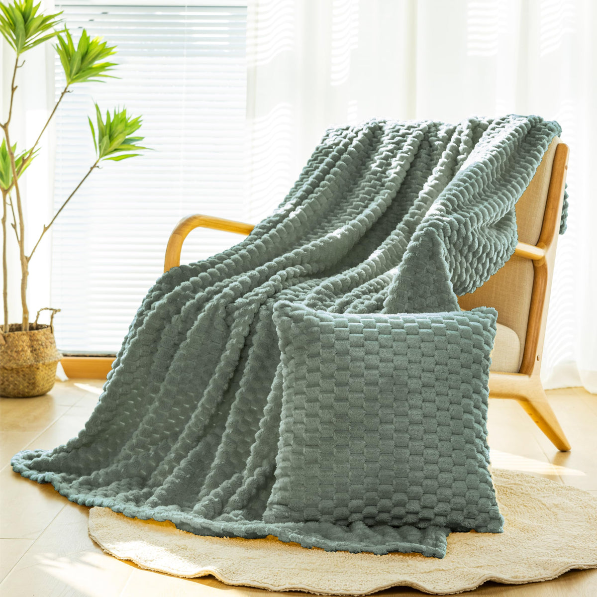 Bnuitland Burnt Orange Flannel Throw Blanket (50X40 inches), 300 GSM Fleece Cozy Warm Soft Lightweight Bed Sofa Blanket for Babys and Pets, Suitable for All Seasons